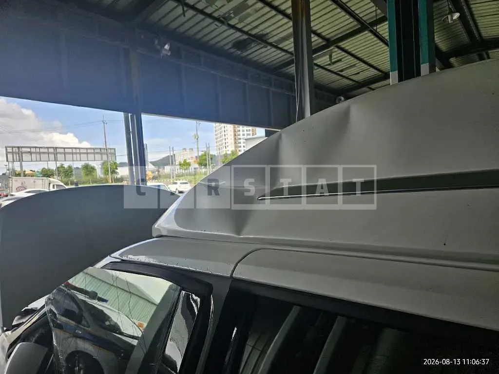 Photo 2 of 20: 2025 Kia Carnival Hybrid — Korean insurance auction