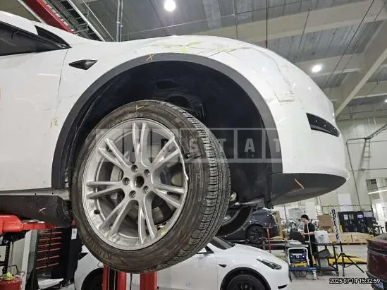 Photo 2 of 14: 2024 Tesla Model Y RWD — Korean insurance auction