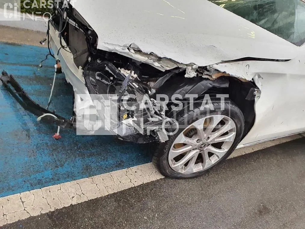 Photo 2 of 16: 2020 Mercedes-Benz E220 d 4Matic, VIN W1KZF0FB7LA823012 — Korean insurance auction