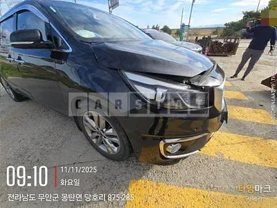 Photo 1 of 6: 2015 Kia Carnivals — Korean insurance auction