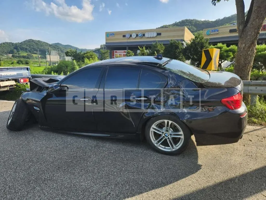 Photo 2 of 6: 2016 BMW 520d xDrive, VIN WBA5E7105GG159481 — Korean insurance auction