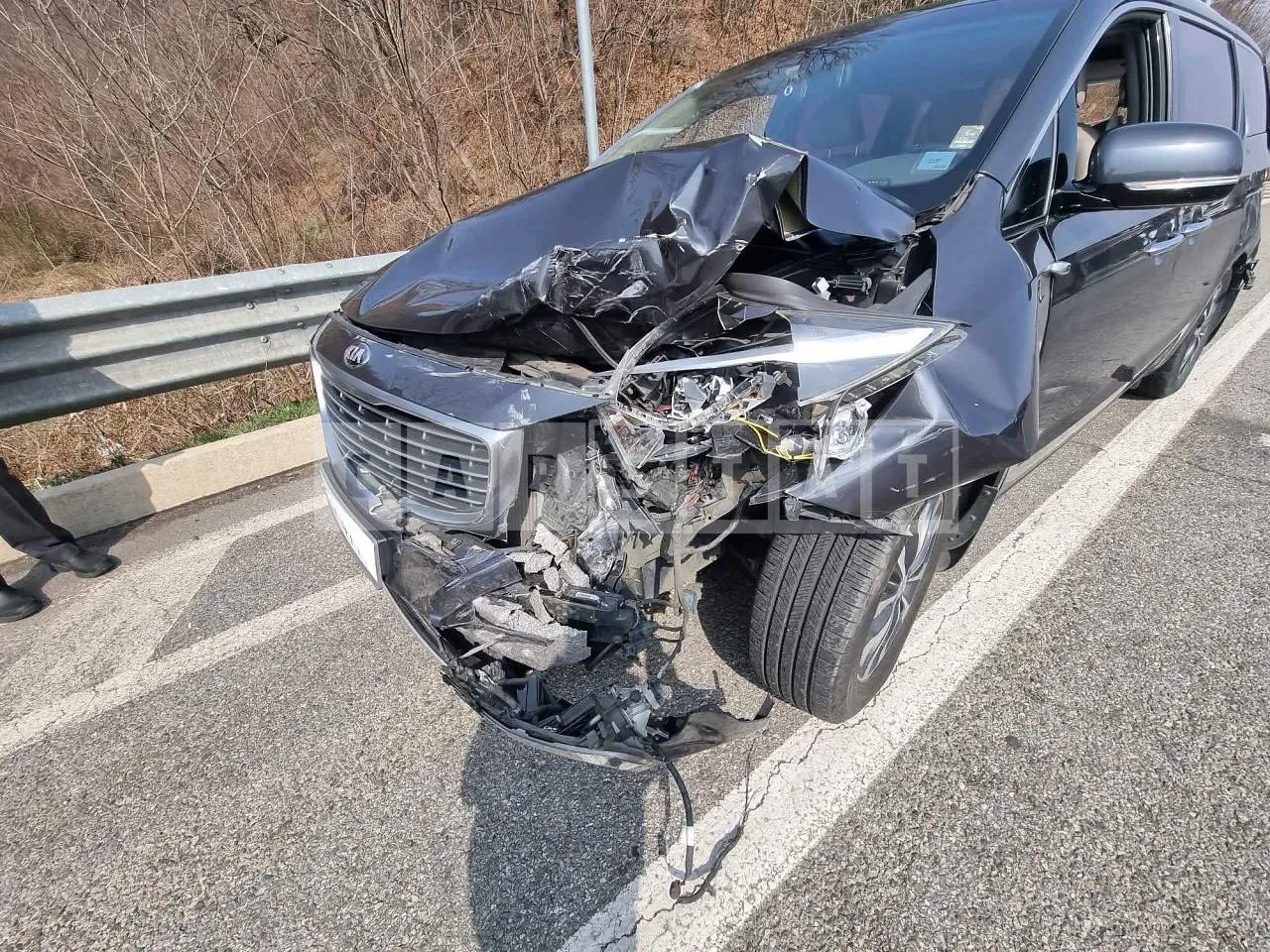 Photo 2 of 14: 2015 Kia Carnival, VIN KNAMB81ABGS090694 — Korean insurance auction