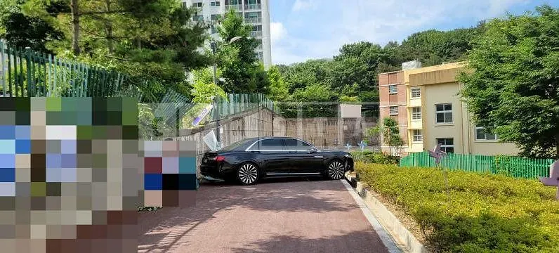Photo 2 of 39: 2017 Bentley Lincoln Town Continental 3.0 AWD — Korean insurance auction