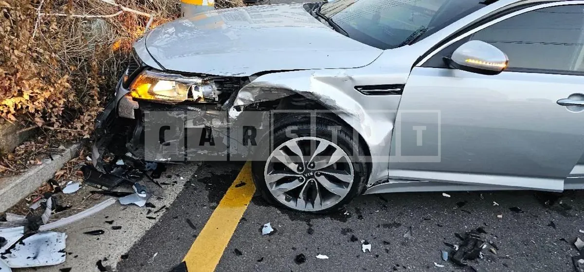 Photo 2 of 5: 2015 Kia K5, VIN KNAGM419BFA625184 — Korean insurance auction