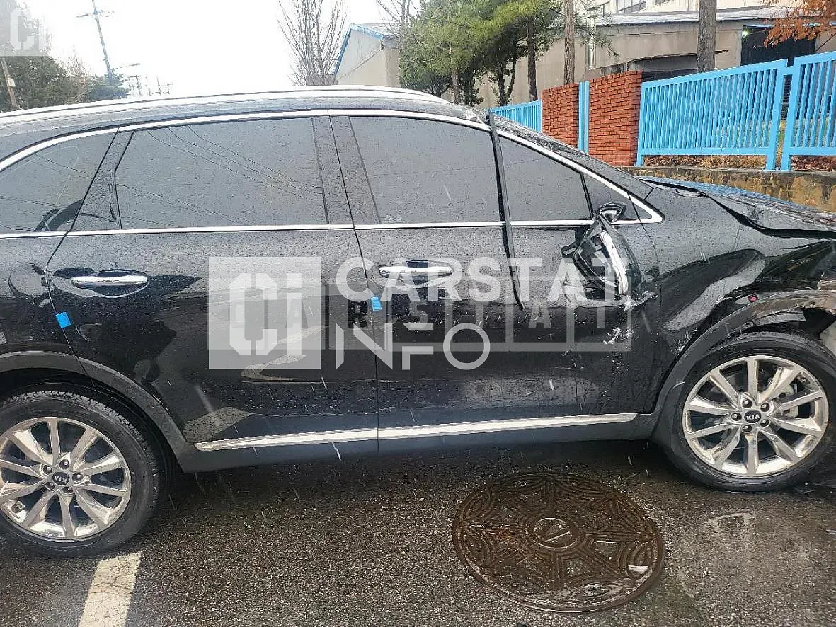Photo 2 of 22: 2017 Kia Sorento, VIN KNAPS81ABHA319110 — Korean insurance auction