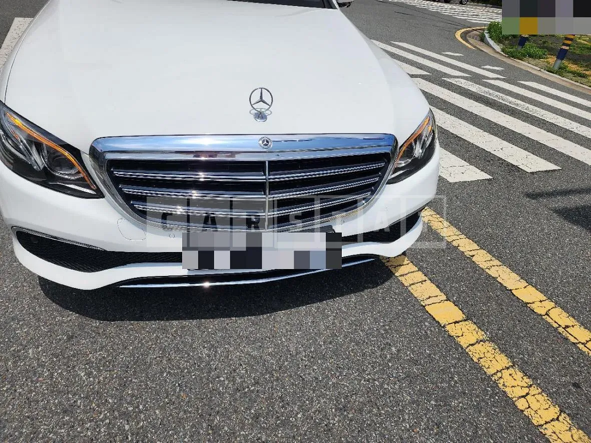 Photo 2 of 27: 2019 Mercedes-Benz E 300 e, VIN WDDZF5DB2KA669209 — Korean insurance auction