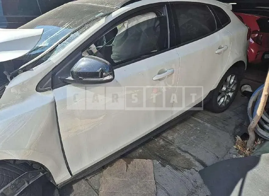 Photo 2 of 13: 2018 Volvo V40CCD3 — Korean insurance auction