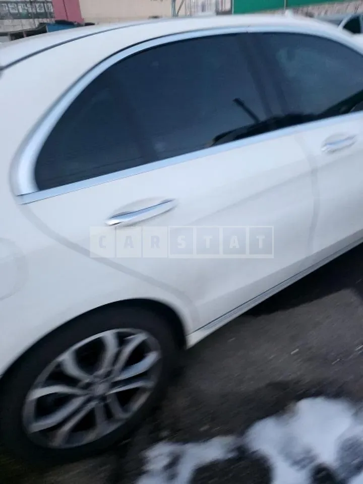Photo 2 of 31: 2017 Mercedes-Benz C 200, VIN WDDWF4CB2HF498746 — Korean insurance auction