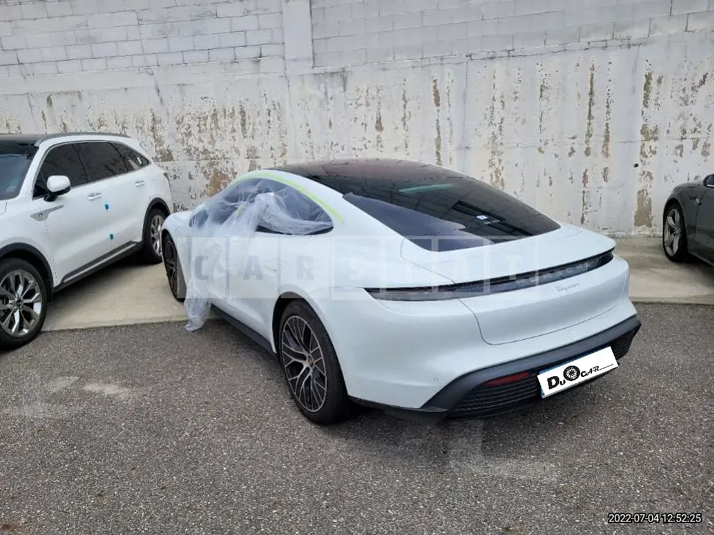 Photo 2 of 50: 2022 Saturn Porsche Tycan — Korean insurance auction