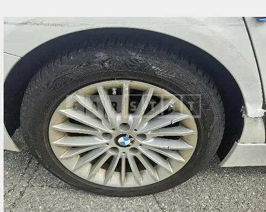 Photo 2 of 13: 2015 BMW 320i — Korean insurance auction
