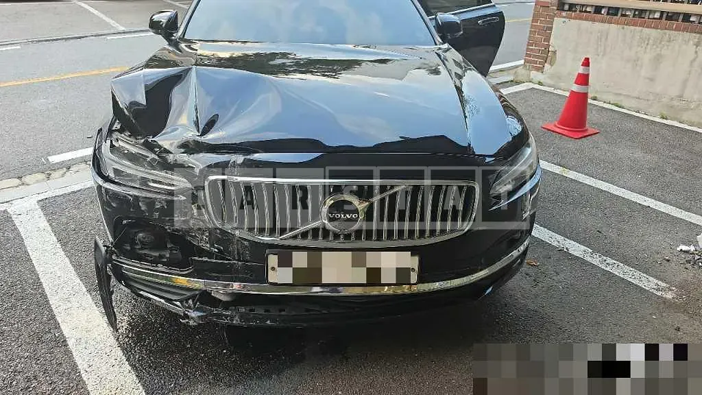 Photo 2 of 31: 2020 Volvo S90B5 — Korean insurance auction