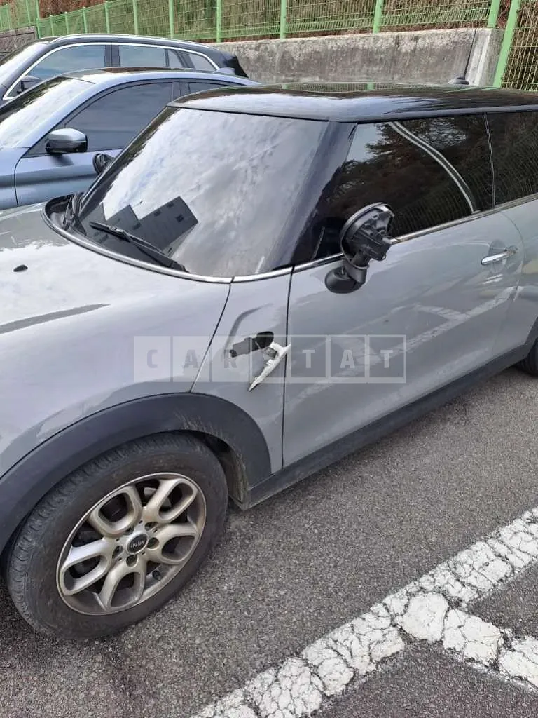 Photo 2 of 44: 2021 MINI Cooper — Korean insurance auction