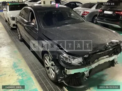 Photo 1 of 18: 2018 Mercedes-Benz E300 4Matic, VIN WDDZF4KB2KA573836 — Korean insurance auction