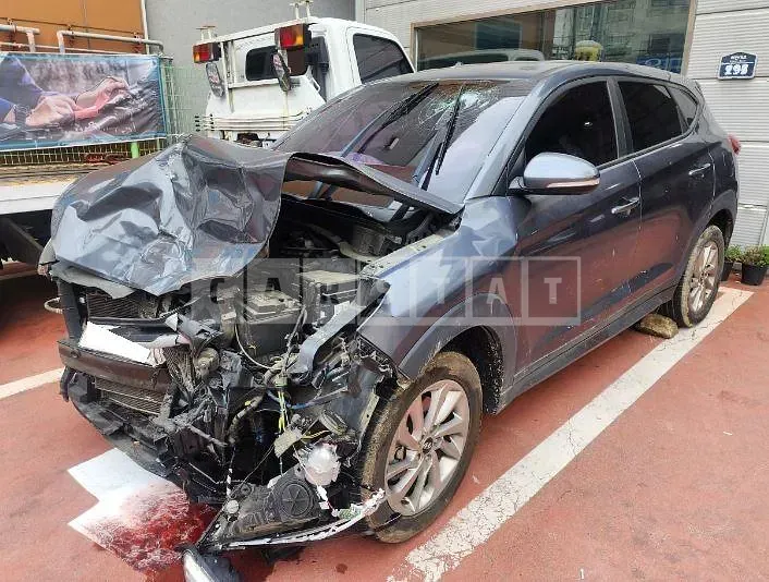 Photo 2 of 9: 2016 Hyundai Tucson, VIN KMHJ281ABHU354104 — Korean insurance auction