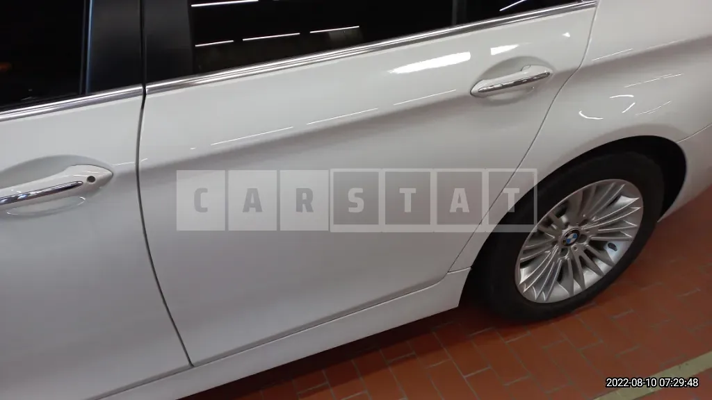 Photo 2 of 32: 2015 BMW 520d, VIN WBA5E5107FG059949 — Korean insurance auction