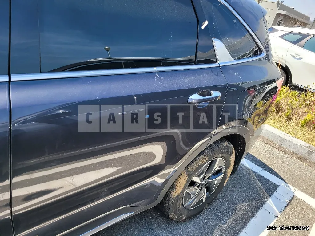 Photo 2 of 44: 2023 Kia Sorento, VIN KNARL81GBPA144089 — Korean insurance auction