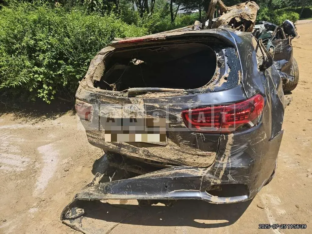 Photo 2 of 27: 2019 Kia Sorento — Korean insurance auction
