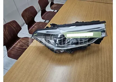 2019 Light BMW 530i M Sport Package headlamp
