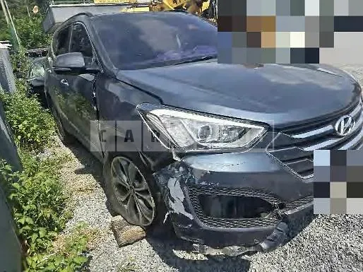 Photo 2 of 9: 2015 Hyundai Santa Fe DM — Korean insurance auction