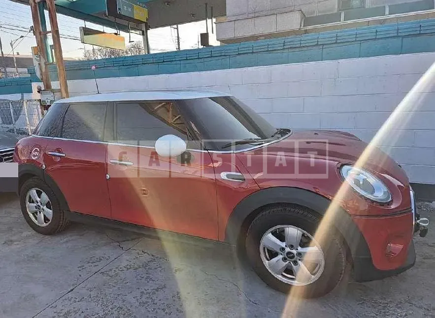 Photo 2 of 9: 2016 MINI Cooper D Five Door — Korean insurance auction
