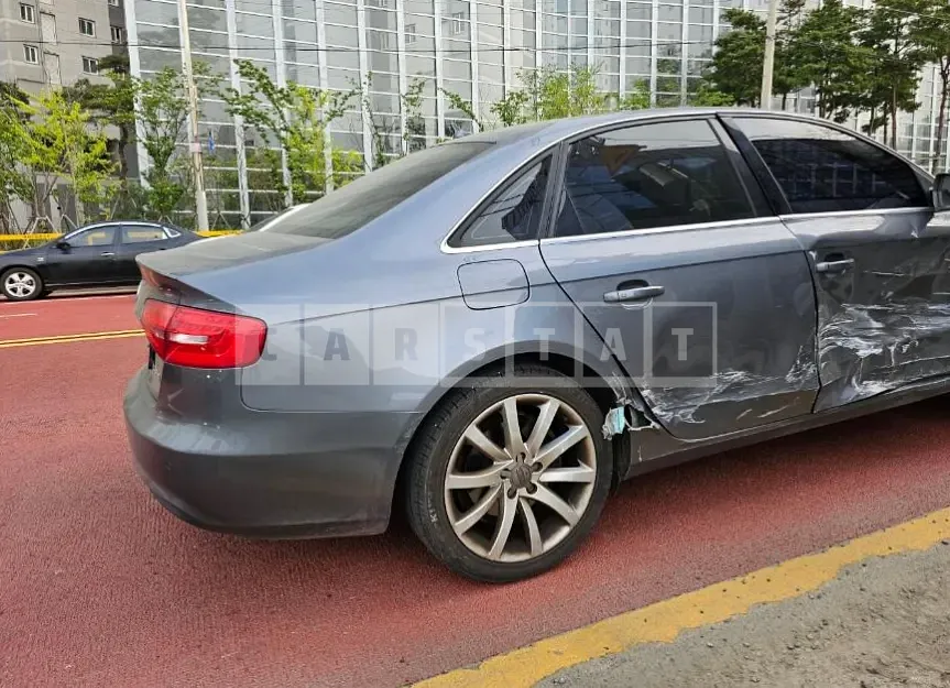 Photo 2 of 4: 2015 Audi A4 30 TDI, VIN WAUZZZ8K3FN041335 — Korean insurance auction