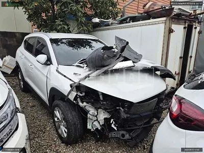 Photo 1 of 16: 2020 Hyundai Tucson, VIN KMHJ3812GLU229260 — Korean insurance auction