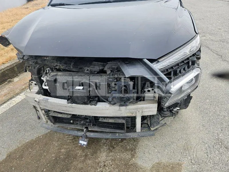 Photo 2 of 19: 2018 Hyundai Kona Electric, VIN KMHK381GFKU015015 — Korean insurance auction