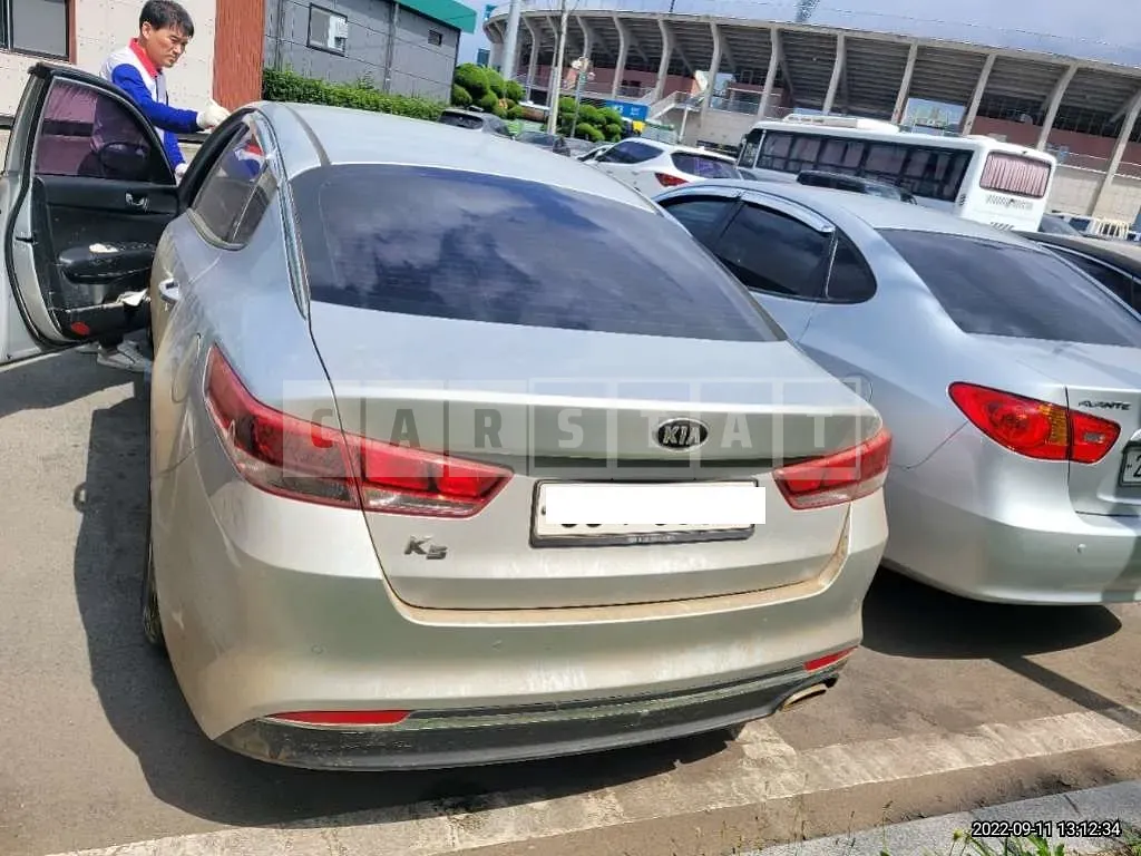 Photo 2 of 9: 2018 Kia K5, VIN KNAGS416BJA207756 — Korean insurance auction