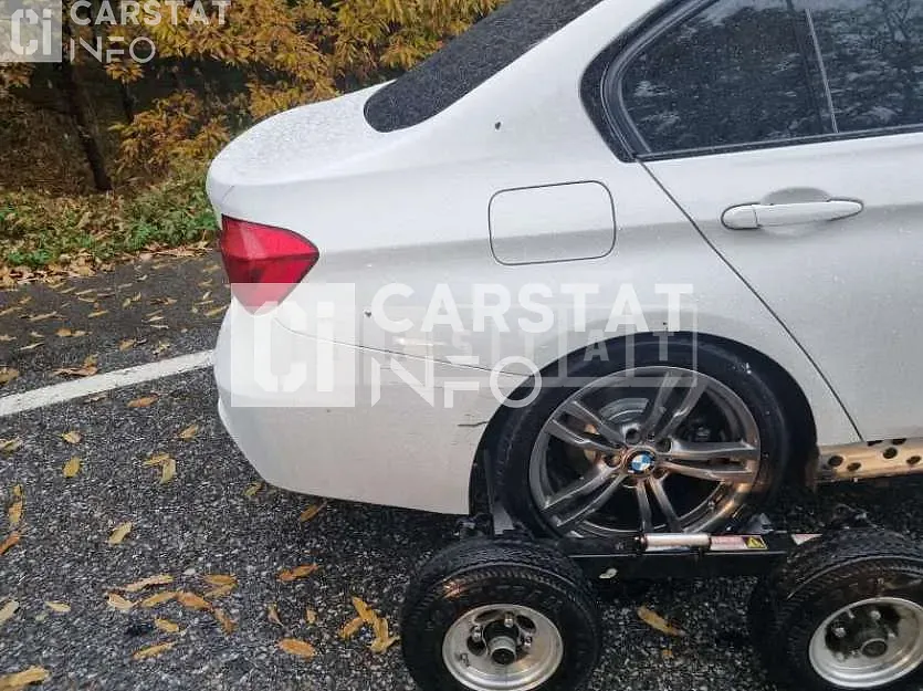Photo 2 of 11: 2017 BMW 320i, VIN WBA8A9103JK884165 — Korean insurance auction