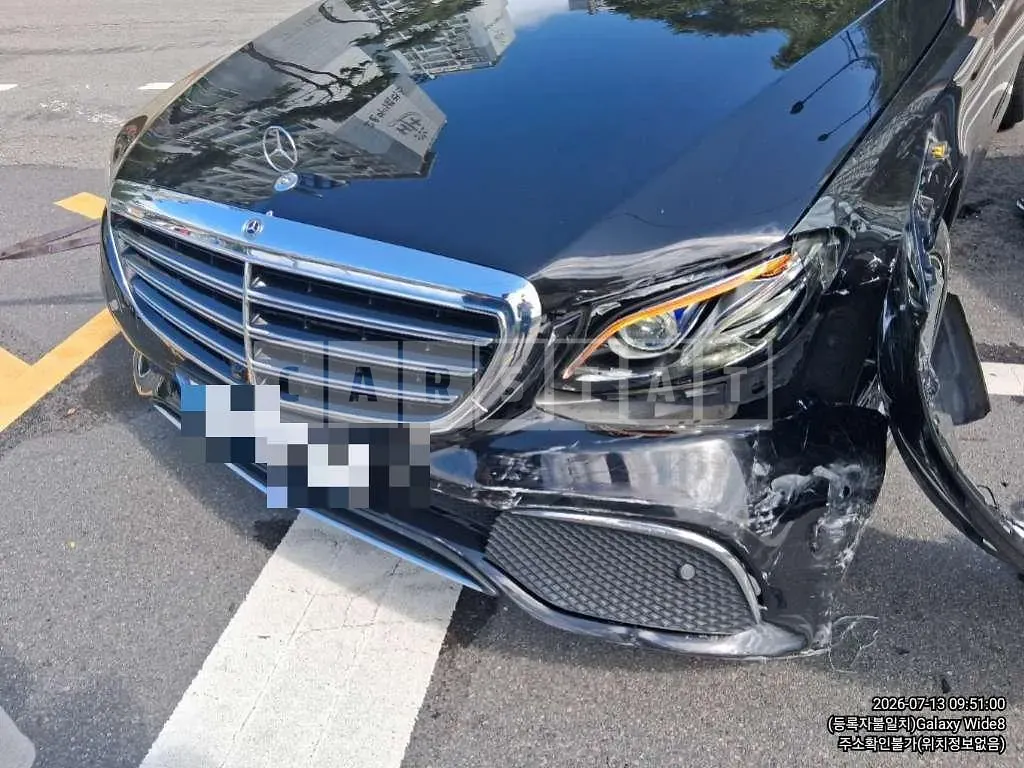 Photo 2 of 12: 2018 Mercedes-Benz E300 4Matic — Korean insurance auction
