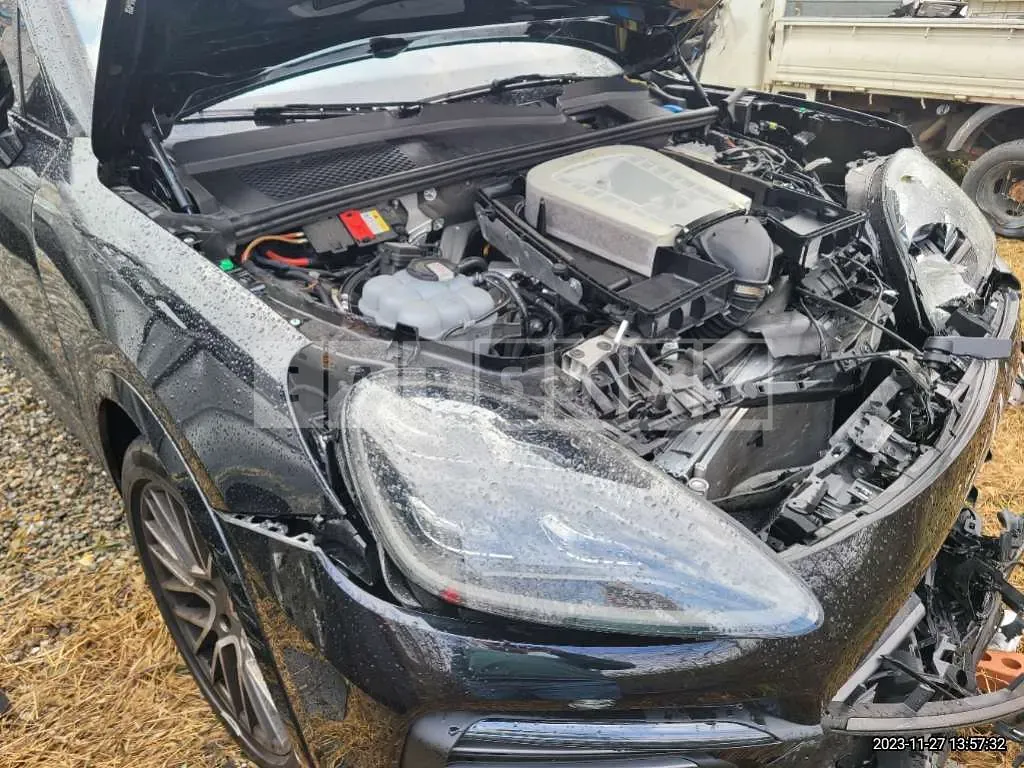 Photo 2 of 12: 2022 Porsche Cayenne, VIN WP1AA29Y6NDA20435 — Korean insurance auction