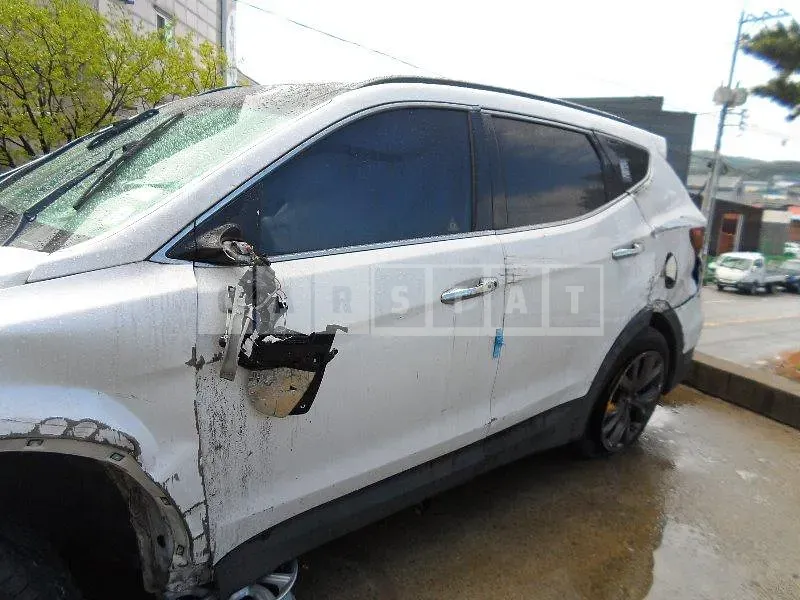 Photo 2 of 30: 2016 Hyundai Santa Fe — Korean insurance auction