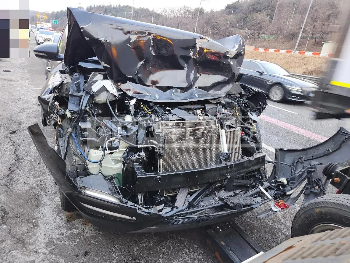 Photo 2 of 6: 2016 Hyundai Tucson TL 1.7, VIN KMHJ3815GGU174639 — Korean insurance auction