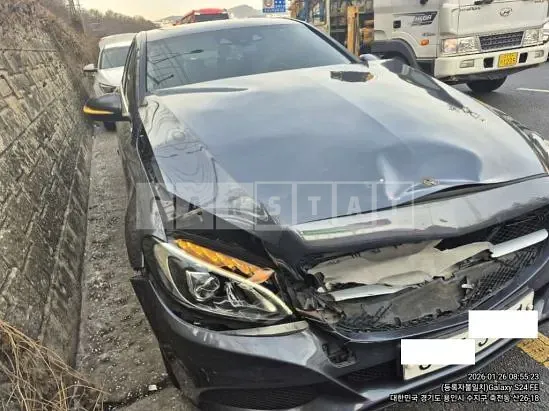 Photo 2 of 9: 2015 Mercedes-Benz C 200 — Korean insurance auction