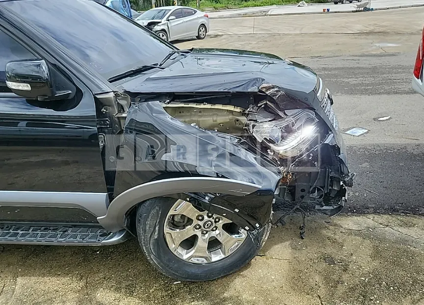 Photo 2 of 11: 2017 Kia Mojave, VIN KNAKM814DHA152591 — Korean insurance auction