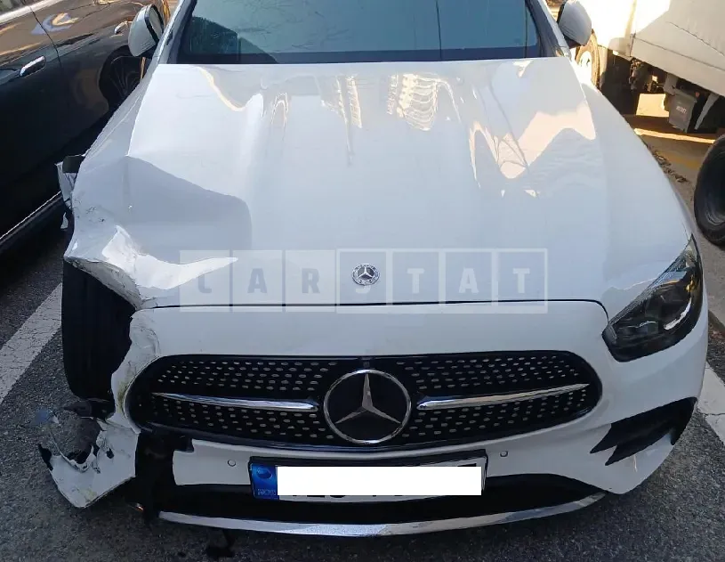 Photo 2 of 49: 2022 Mercedes-Benz E350 4Matic, VIN W1KZF8GB4NB042457 — Korean insurance auction