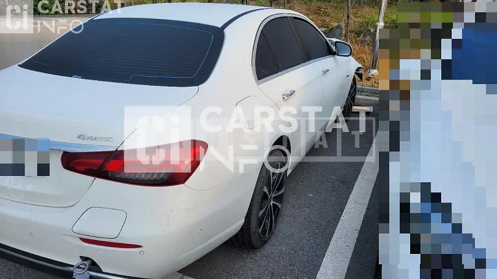 Photo 2 of 19: 2021 Mercedes-Benz E300 e 4Matic, VIN W1KZF5EB9MA886161 — Korean insurance auction