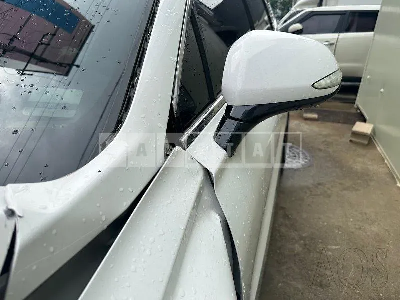Photo 2 of 33: 2019 Hyundai Santa Fe, VIN KMHS381CBKU016832 — Korean insurance auction