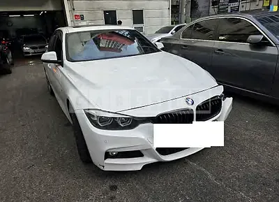 Photo 1 of 12: 2018 BMW 330i — Korean insurance auction