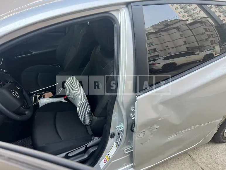 Photo 2 of 30: 2021 Toyota Prius, VIN JTDKAMFU6M3136435 — Korean insurance auction