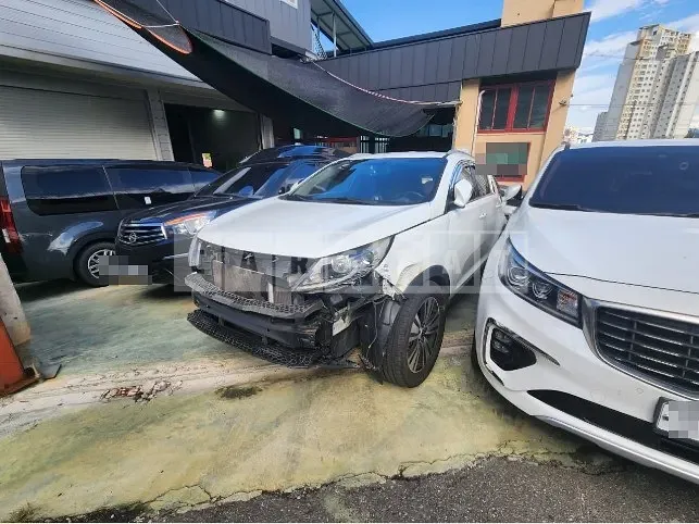 Photo 2 of 16: 2015 Kia Sportage R — Korean insurance auction