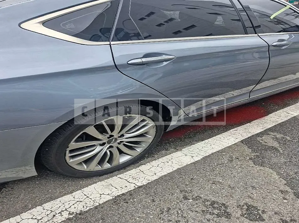 Photo 2 of 21: 2016 Genesis Dh — Korean insurance auction