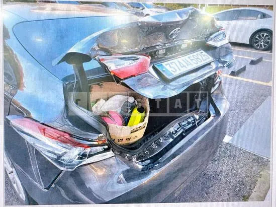 Photo 2 of 14: 2024 Toyota Camry Hybrid LE — Korean insurance auction