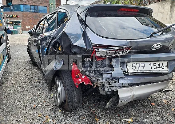 Photo 2 of 50: 2018 Hyundai Tucson, VIN KMHJ2815GJU682393 — Korean insurance auction