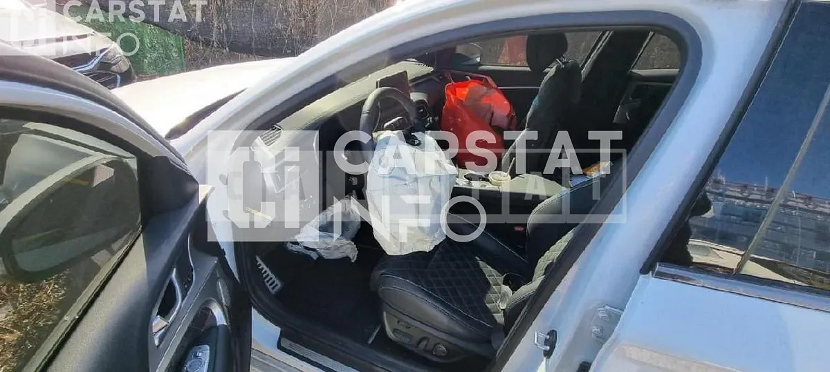 Photo 2 of 3: 2019 Genesis G70 3.3, VIN KMTG541EDLU060838 — Korean insurance auction