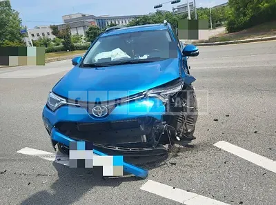 Photo 1 of 6: 2016 Toyota RAV4 Hybrid, VIN JTMDJREVXGD016197 — Korean insurance auction
