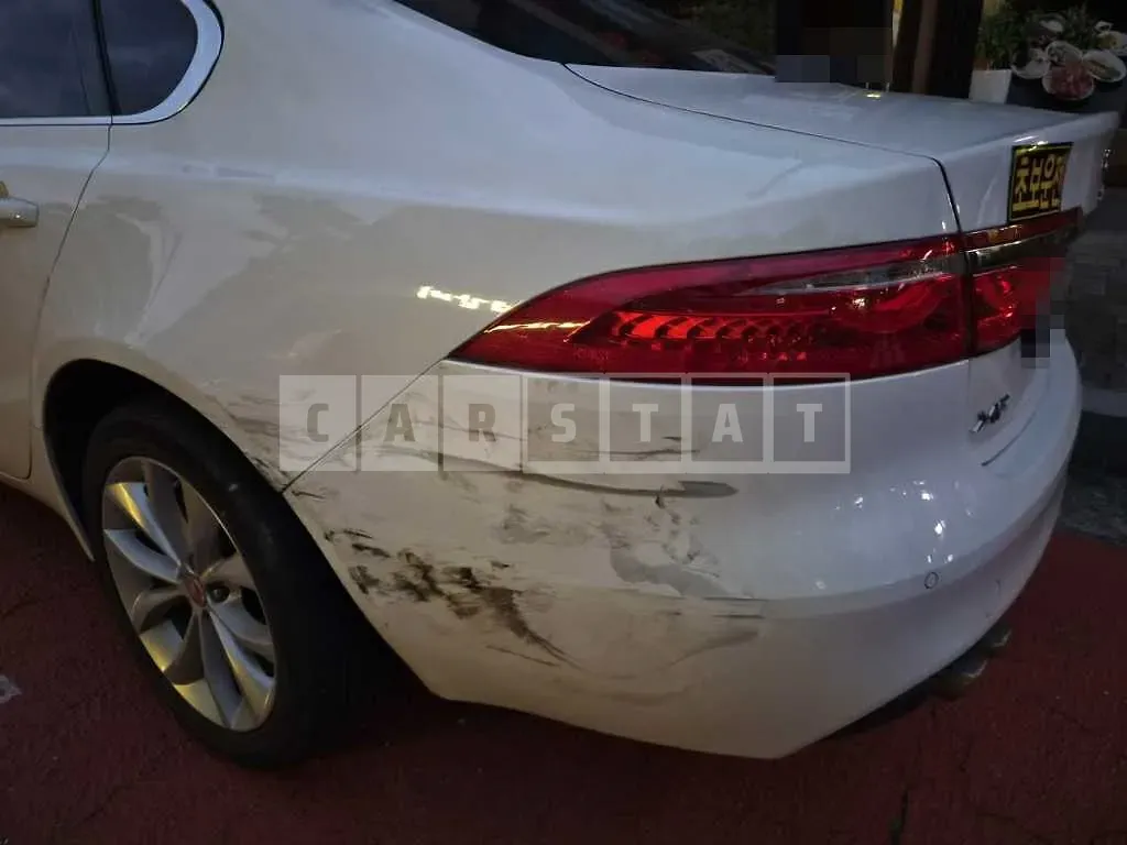 Photo 2 of 19: 2019 Jaguar XF 20d — Korean insurance auction