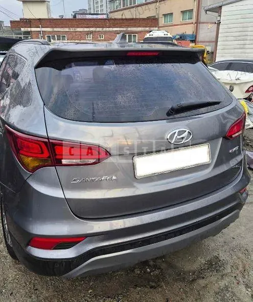 Photo 2 of 3: 2016 Hyundai Santa Fe, VIN KMHSW81UBGU643207 — Korean insurance auction