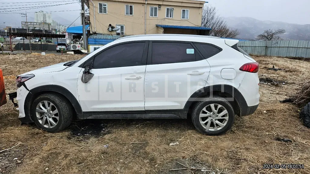 Photo 2 of 17: 2019 Hyundai Tucson, VIN KMHJ381ADKU832231 — Korean insurance auction