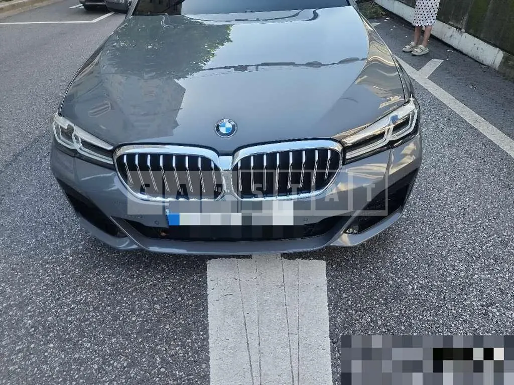 Photo 2 of 15: 2022 BMW 520i — Korean insurance auction